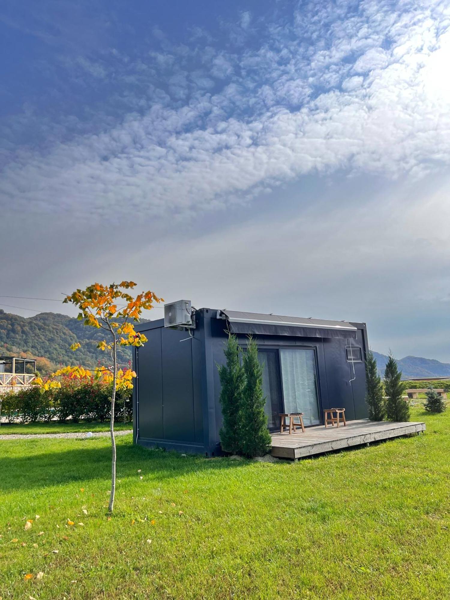 Отель Flandra Glamping Корбени Экстерьер фото