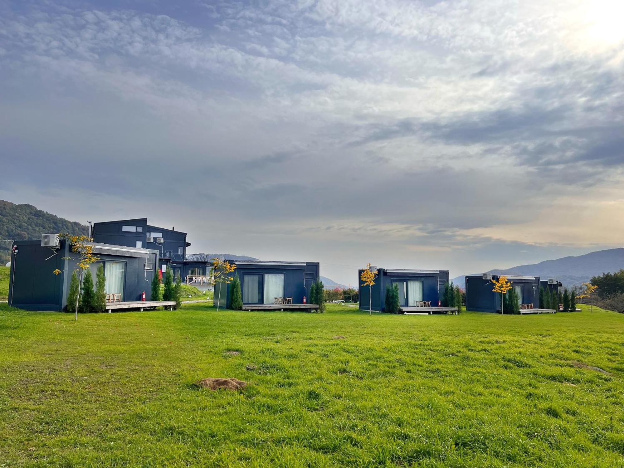 Отель Flandra Glamping Корбени Экстерьер фото