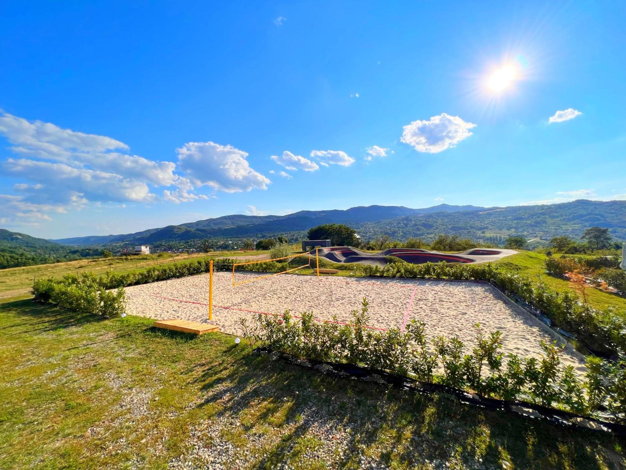 Отель Flandra Glamping Корбени Экстерьер фото