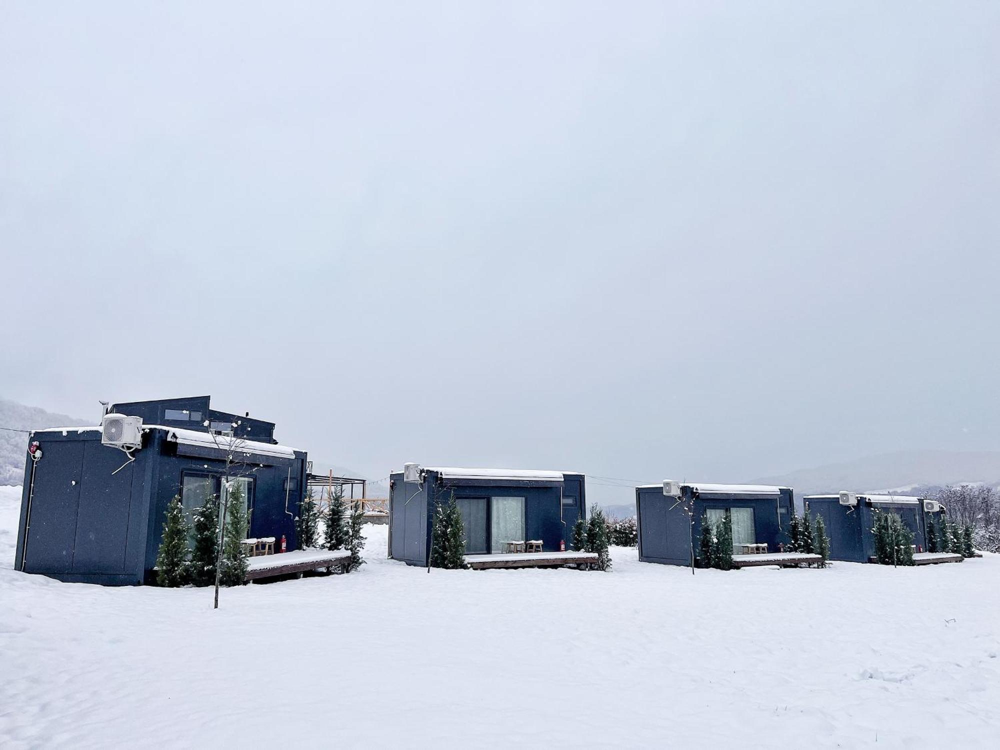 Отель Flandra Glamping Корбени Экстерьер фото