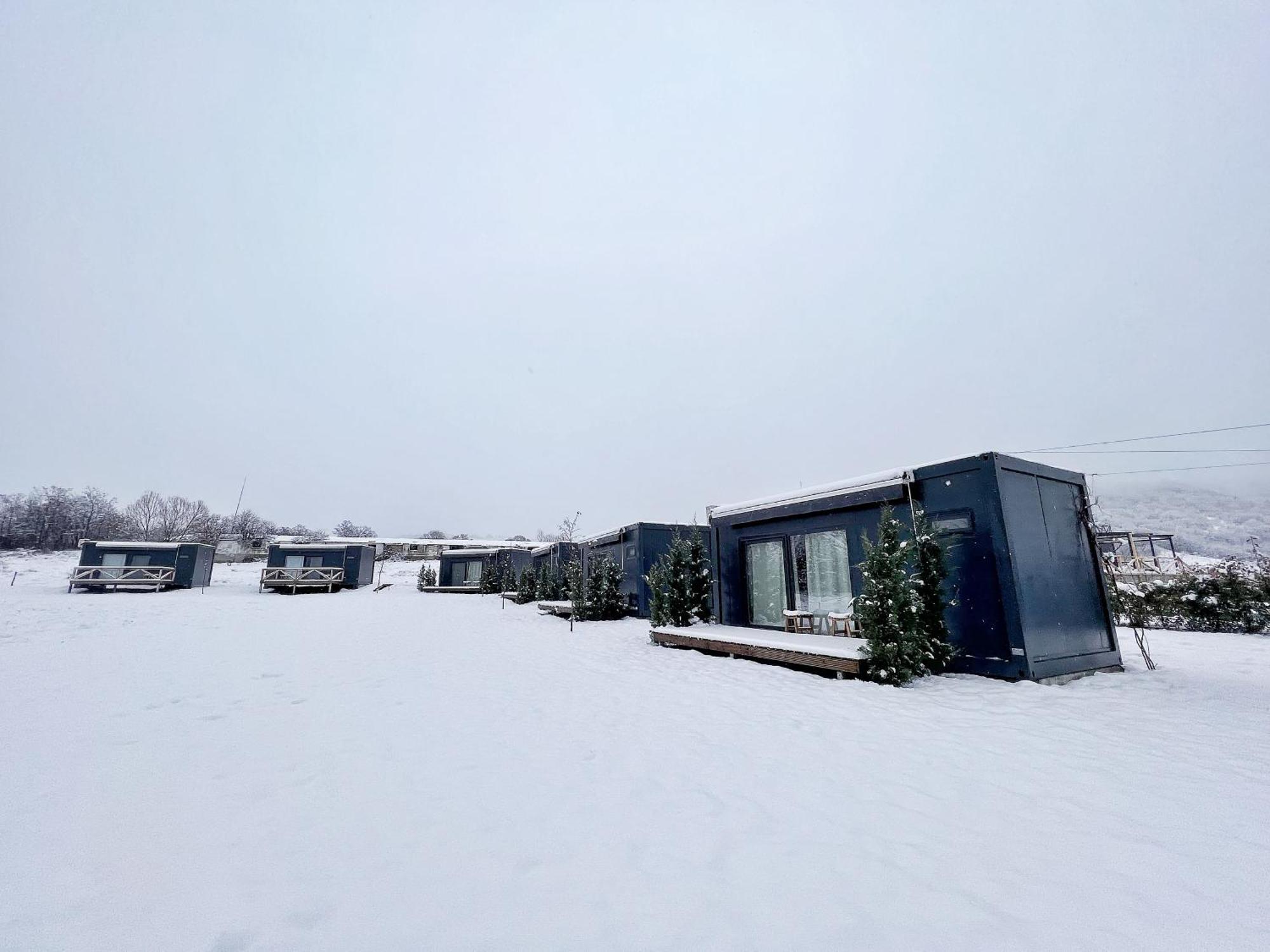 Отель Flandra Glamping Корбени Экстерьер фото