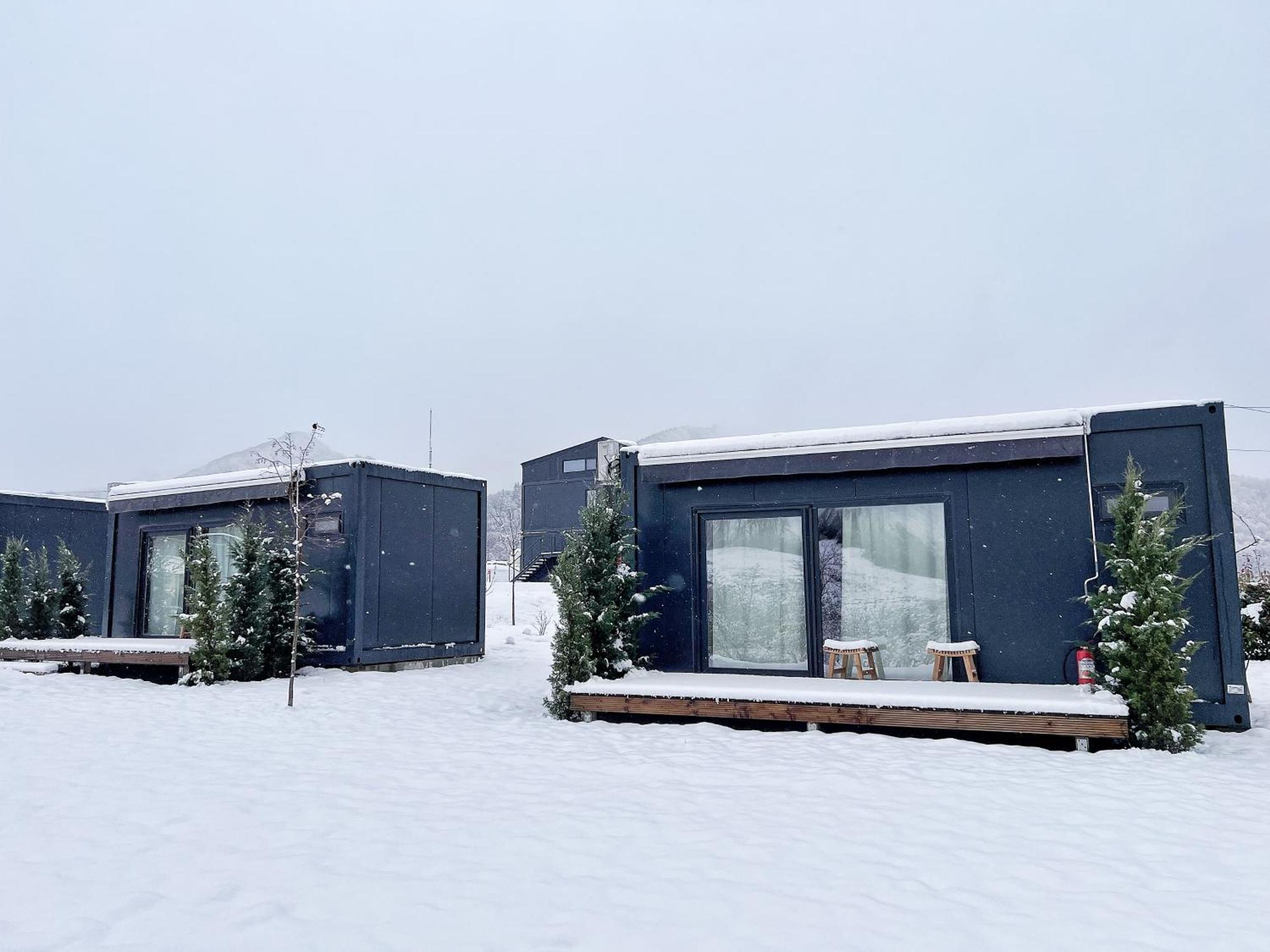 Отель Flandra Glamping Корбени Экстерьер фото