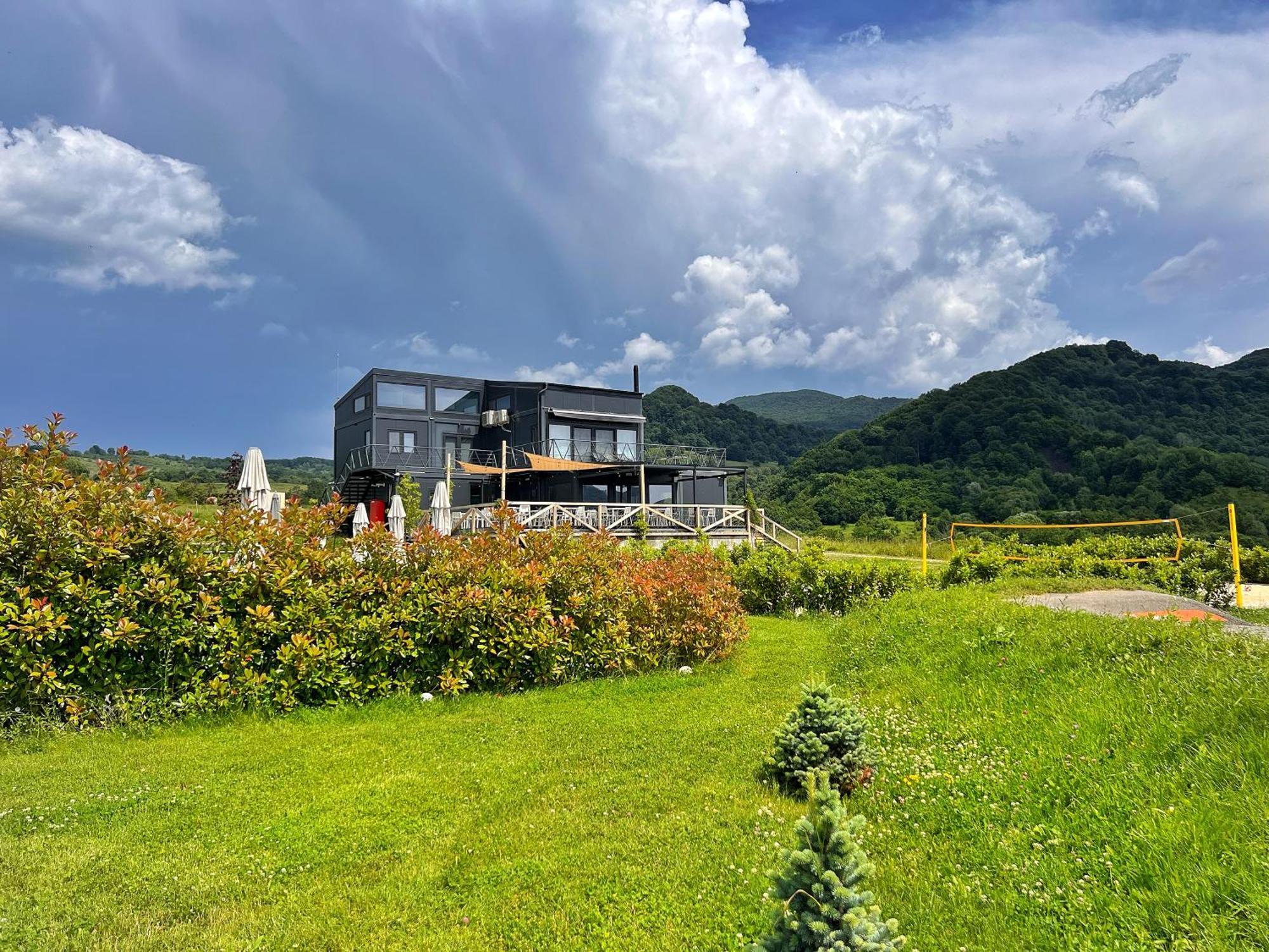 Отель Flandra Glamping Корбени Экстерьер фото